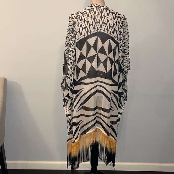 Soft Surroundings One Size
Kimono Cover Up Animal
Geometric Sheet Black Fringe - Picture 4 of 7